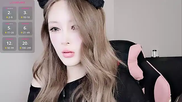 QiaoHui online show from December 2, 2025, 8:59 pm