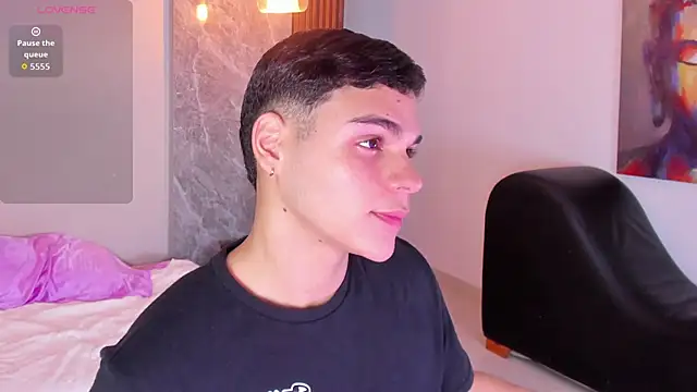 james jonnes online show from September 19, 2025, 7:36 pm