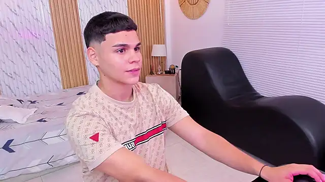 james jonnes online show from September 30, 2025, 7:52 pm