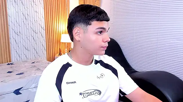 james jonnes online show from October 7, 2025, 7:44 pm