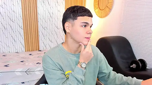 james jonnes online show from October 8, 2025, 7:44 pm