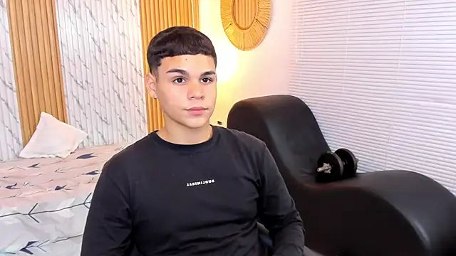 james jonnes online show from October 9, 2025, 7:56 pm