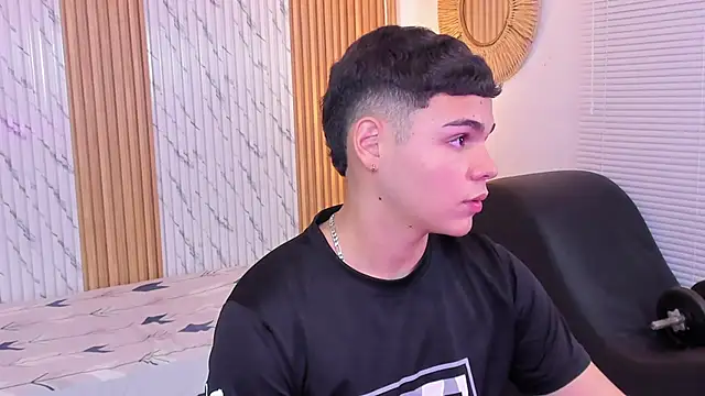 james jonnes online show from October 21, 2025, 7:58 pm