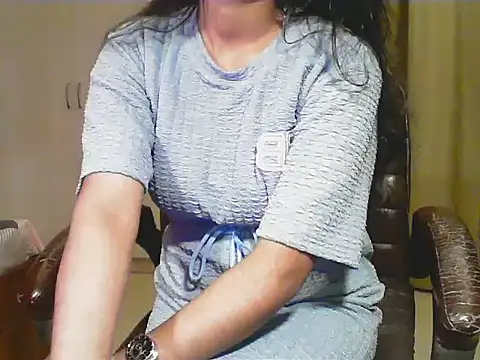 short girl  online show from January 11, 2026, 4:45 pm