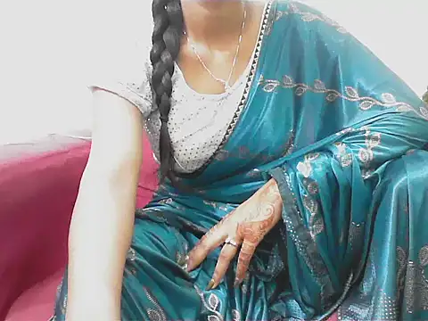 short girl  online show from February 13, 2026, 4:58 pm