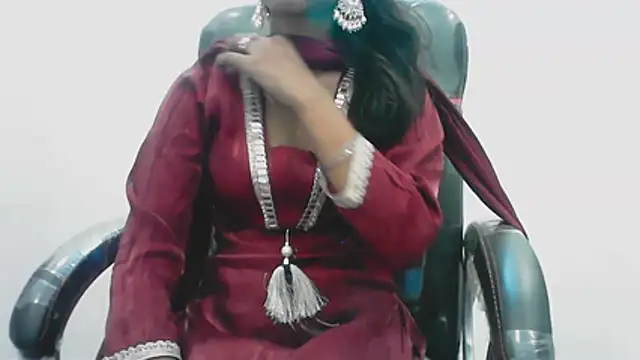 Snapshot of short_girl_ chatting on May 13, 2026, 5:32 pm short girl online show from May 13, 2026, 5:32 pm