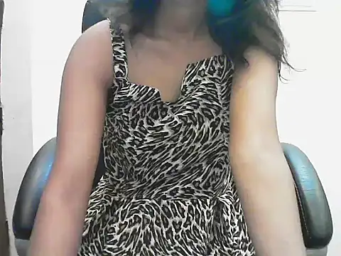 Snapshot of short_girl_ chatting on May 25, 2026, 4:46 pm short girl online show from May 25, 2026, 4:46 pm