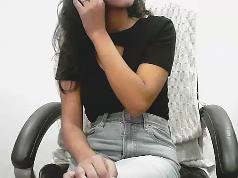 Snapshot of short_girl_ chatting on May 29, 2026, 5:22 pm short girl online show from May 29, 2026, 5:22 pm