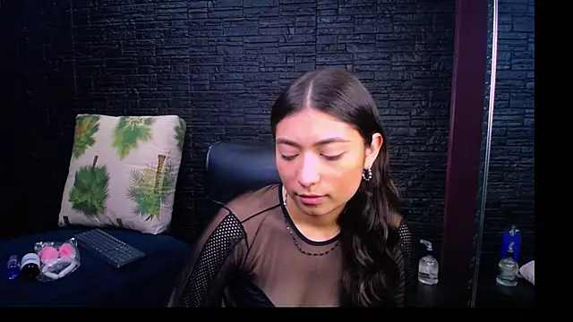 Snapshot of Lizzie_Collin chatting on October 11, 2025, 1:20 pm Lizzie Collin online show from October 11, 2025, 1:20 pm