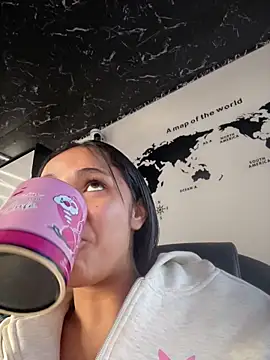 Isabella-Teen online show from May 20, 2026, 1:17 pm