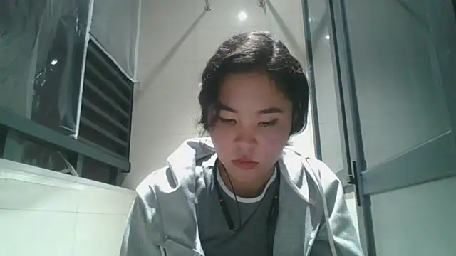 JennyCarpenter online show from October 30, 2025, 11:44 am