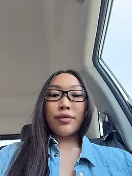 AdriaNochi online show from July 11, 2026, 10:18 am