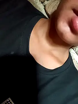 Aaisha-16 online show from April 26, 2026, 4:21 am