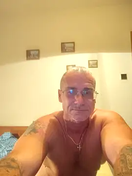 Snapshot of chcem1975 chatting on September 20, 2025, 8:54 pm chcem1975 online show from September 20, 2025, 8:54 pm