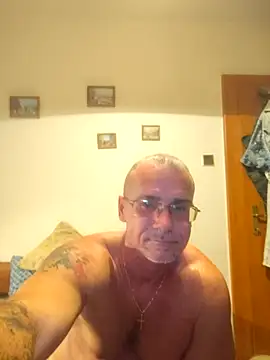 Snapshot of chcem1975 chatting on September 22, 2025, 8:00 pm chcem1975 online show from September 22, 2025, 8:00 pm