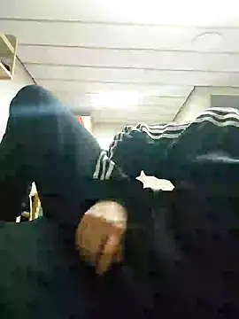 Alecumload online show from September 23, 2025, 3:42 am