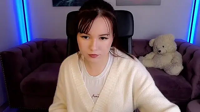 Aurora Gilbert online show from September 18, 2025, 11:01 am