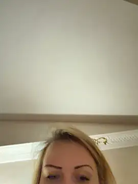 Piccolamonella29 online show from November 9, 2025, 1:31 pm