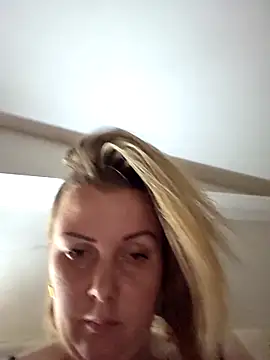 Piccolamonella29 online show from November 22, 2025, 8:19 pm