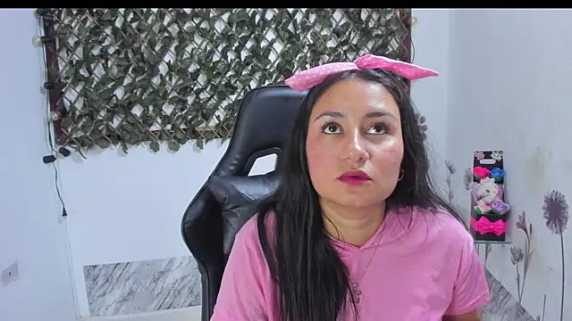 Snapshot of Luna021_1 chatting on October 23, 2025, 7:56 pm Luna021 1 online show from October 23, 2025, 7:56 pm