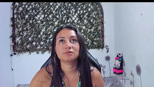 Snapshot of Luna021_1 chatting on November 14, 2025, 7:45 pm Luna021 1 online show from November 14, 2025, 7:45 pm