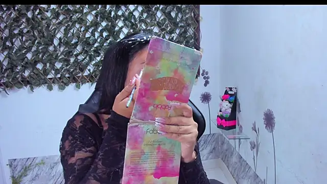 Snapshot of Luna021_1 chatting on November 15, 2025, 8:16 pm Luna021 1 online show from November 15, 2025, 8:16 pm