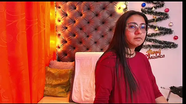 Snapshot of Luna021_1 chatting on December 17, 2025, 7:53 pm Luna021 1 online show from December 17, 2025, 7:53 pm