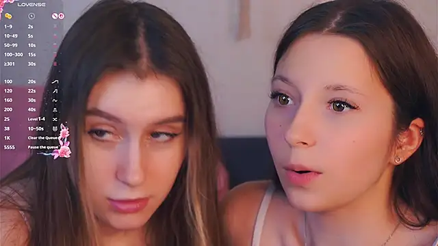 GabrielleLynchard online show from November 11, 2025, 8:31 pm