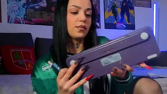 Snapshot of KiraQuinn1 chatting on December 22, 2025, 5:43 pm KiraQuinn1 online show from December 22, 2025, 5:43 pm