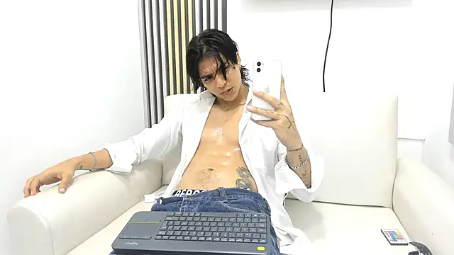 toji luxxer online show from September 28, 2025, 2:39 am