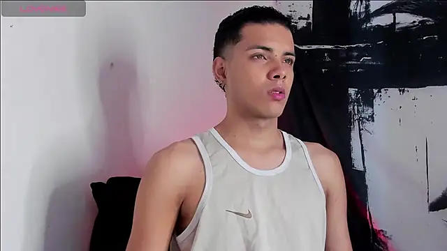 Avaggi online show from October 27, 2025, 9:19 pm