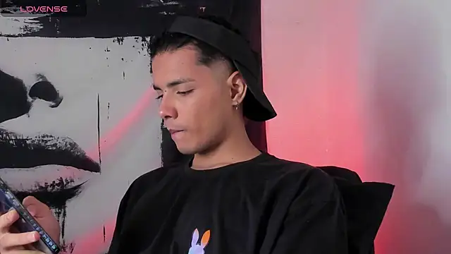 Avaggi online show from November 3, 2025, 11:04 pm