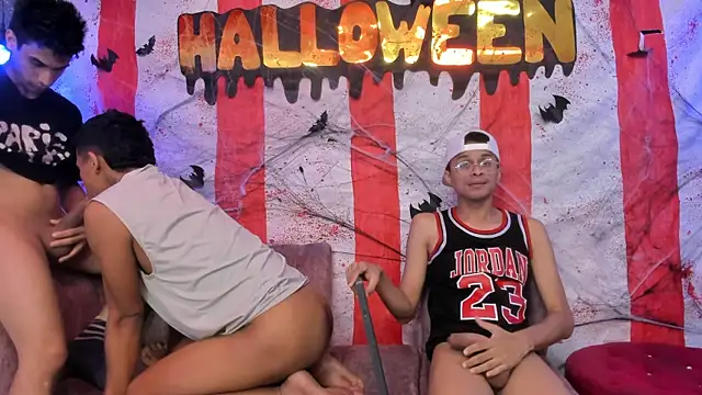 Juicy Creww online show from October 20, 2025, 11:54 am