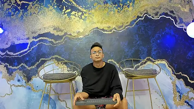 Juicy Creww online show from November 1, 2025, 9:55 am