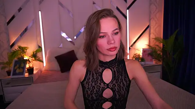 ShyySiren online show from December 15, 2025, 8:40 am