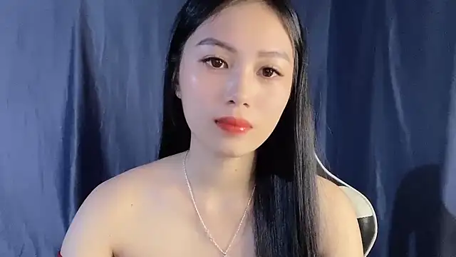 Lyly4757 online show from September 17, 2025, 9:05 pm