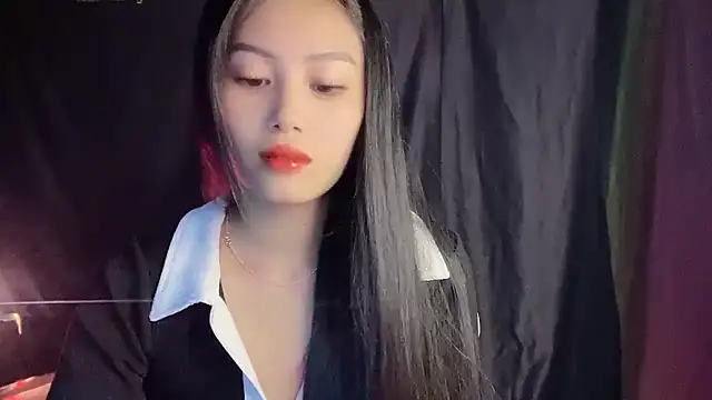 Lyly4757 online show from October 9, 2025, 11:03 pm