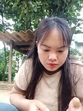 emilyzz online show from May 13, 2026, 9:50 am