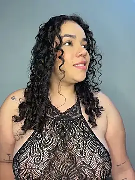 krisstenSantos online show from November 29, 2025, 3:04 pm