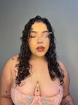 Snapshot of krisstenSantos chatting on February 7, 2026, 1:37 pm krisstenSantos online show from February 7, 2026, 1:37 pm