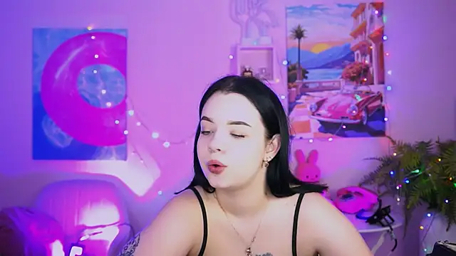 leslierowe  online show from November 30, 2025, 4:44 pm