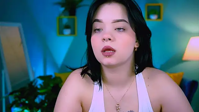 leslierowe  online show from December 3, 2025, 4:38 pm