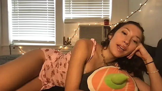 Snapshot of yoursweetestlilly chatting on March 28, 2026, 3:55 pm yoursweetestlilly online show from March 28, 2026, 3:55 pm