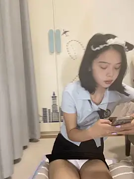 qiqi x online show from September 18, 2025, 1:24 pm