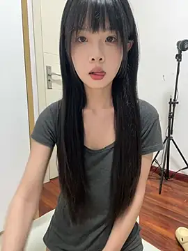 Snapshot of qiqi_x chatting on July 3, 2026, 12:33 pm qiqi x online show from July 3, 2026, 12:33 pm