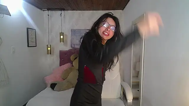 alllyson  online show from December 3, 2025, 8:07 pm