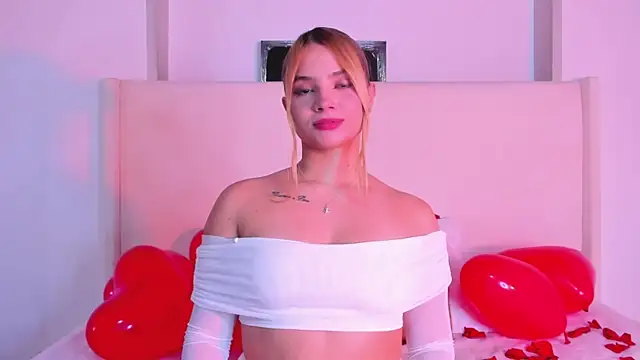 Snapshot of Sofi_glow chatting on February 13, 2026, 10:28 pm Sofi glow online show from February 13, 2026, 10:28 pm