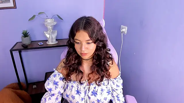 Snapshot of SweetVenuss_ chatting on September 20, 2025, 12:28 pm SweetVenuss online show from September 20, 2025, 12:28 pm