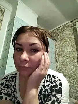 Mia24Blove online show from October 13, 2025, 4:29 pm