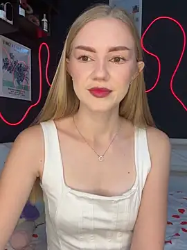 MilaMoone online show from October 18, 2025, 11:33 am